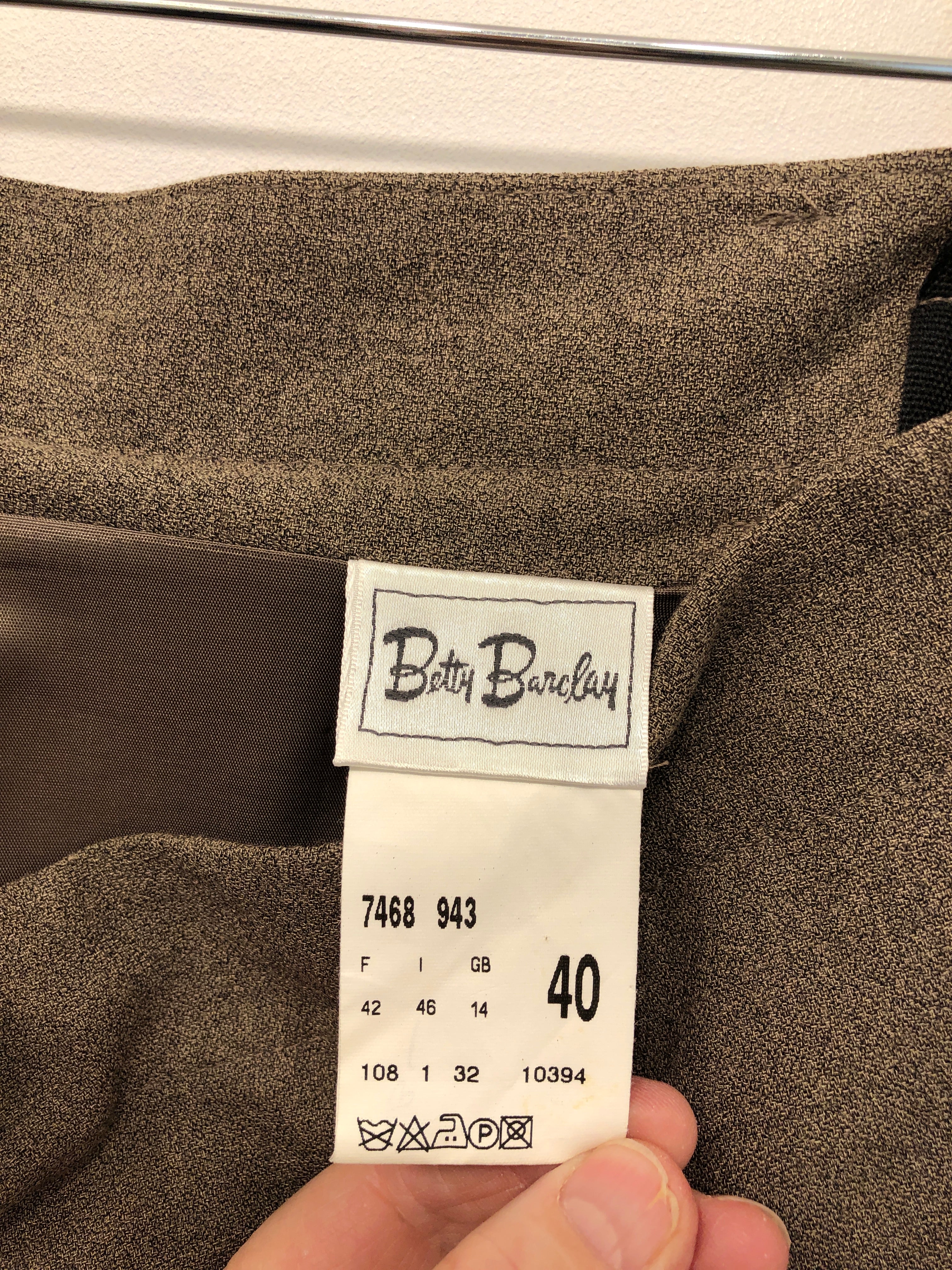 Betty Barclay Bukser